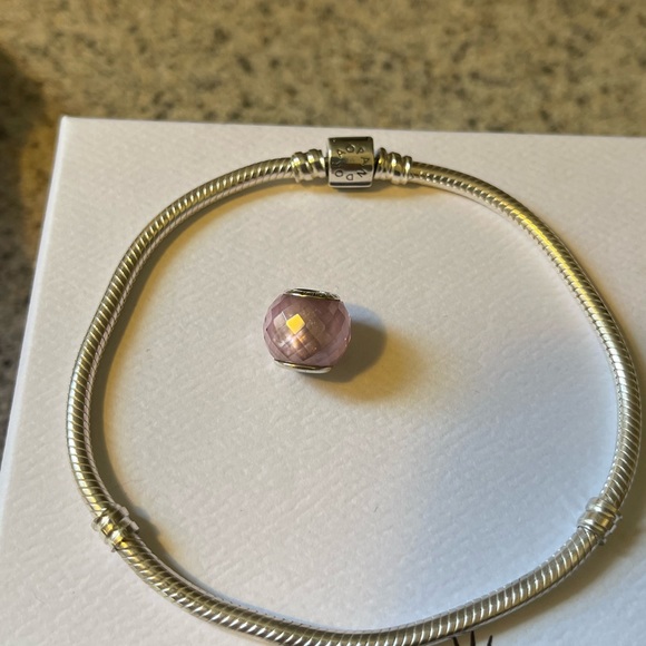 Pandora bracelet and 8 charms - Picture 6 of 15